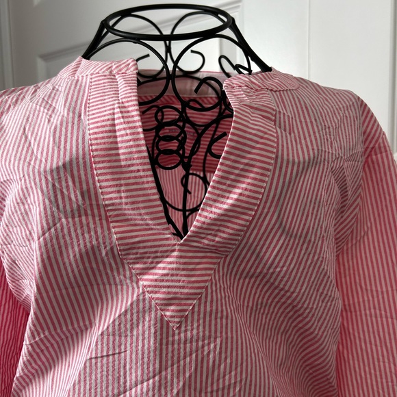 Vineyard Vines Performance Harbor Savannah Pink and White Striped Pull Over Top - Picture 4 of 6